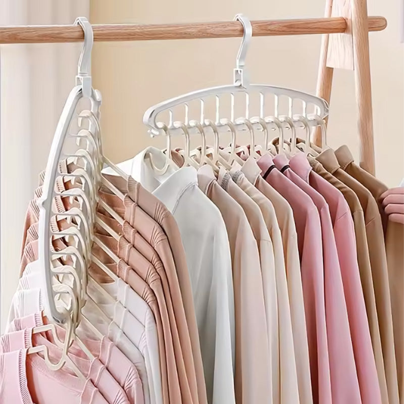 Seamless folding hanger