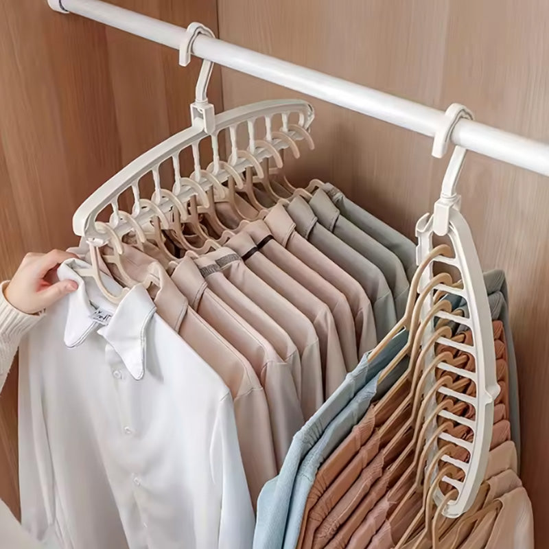 Seamless folding hanger